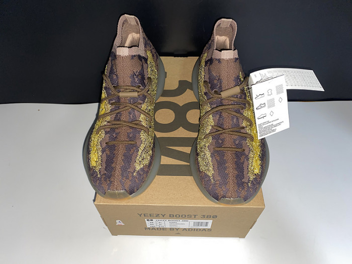 ad*s Y**zy boost 380 