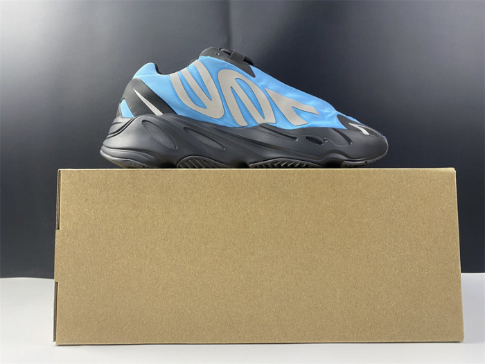 ad*s Y**zy boost 700 mnvn bright cyan gz3079