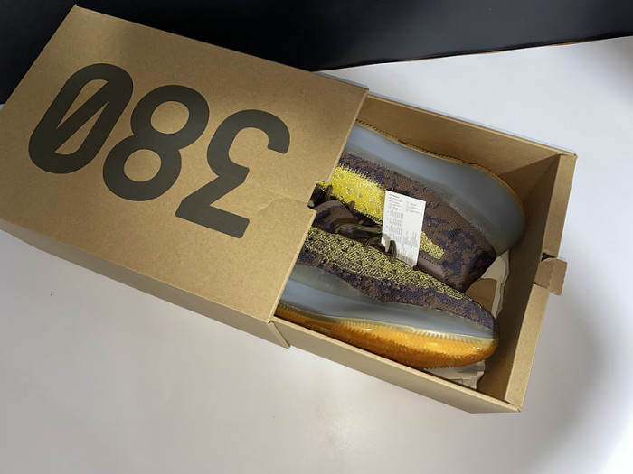 ad*s Y**zy boost 380 