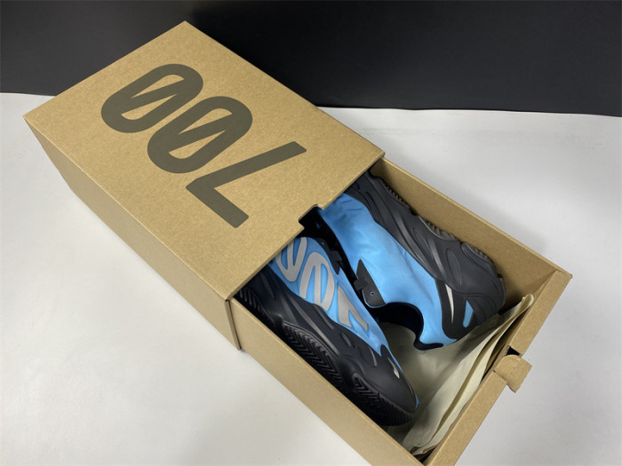 ad*s Y**zy boost 700 mnvn bright cyan gz3079