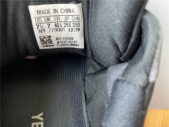 ad*s Y**zy boost 700 mnvn triple black - fv4440