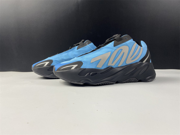 ad*s Y**zy boost 700 mnvn bright cyan gz3079