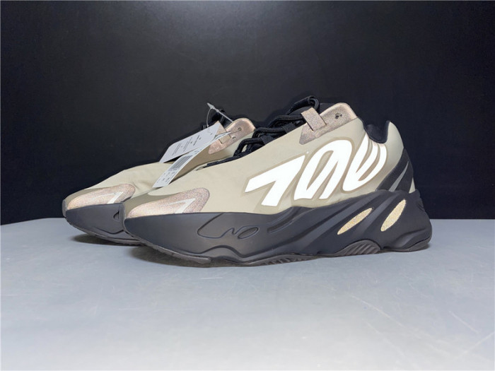 ad*s Y**zy boost 700 mnvn bone  fy3729