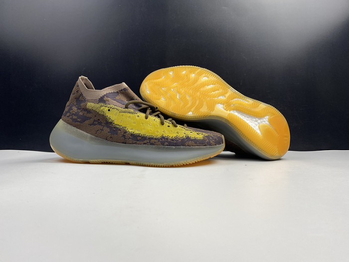ad*s Y**zy boost 380 
