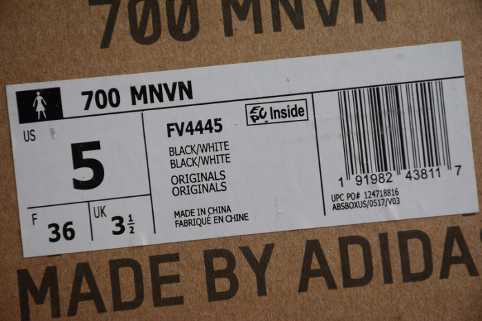 ad*s Y**zy boost 700 mnvn black and white  fv4445