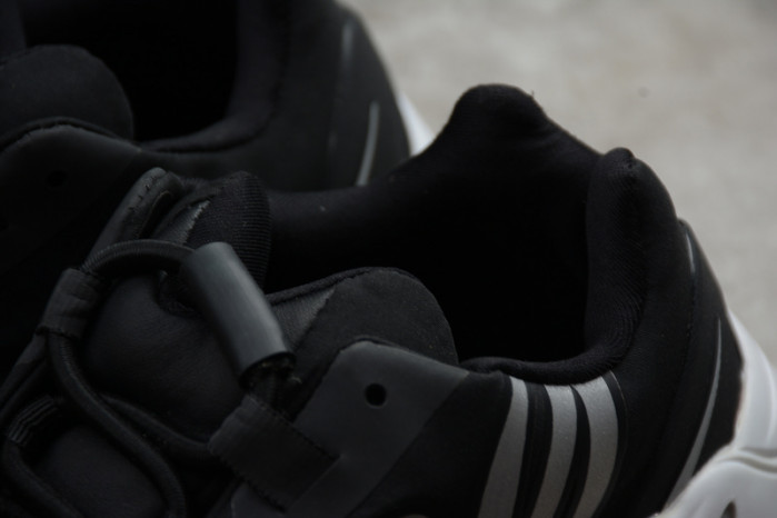 ad*s Y**zy boost 700 mnvn black and white  fv4445