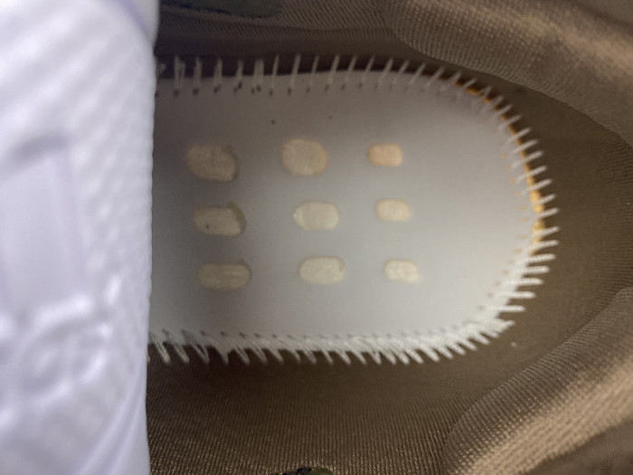 ad*s Y**zy boost 380 