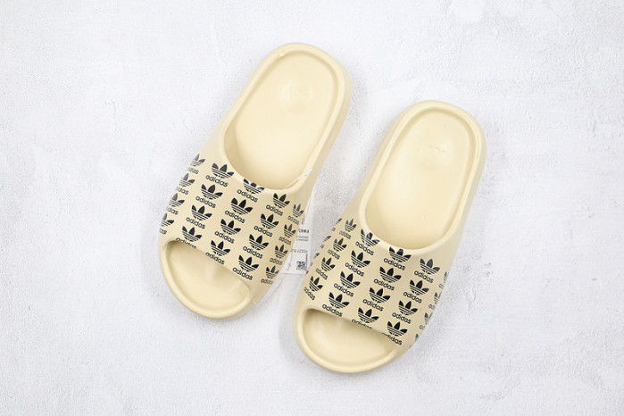 kanye west x ad*s Y**zy slide“resin