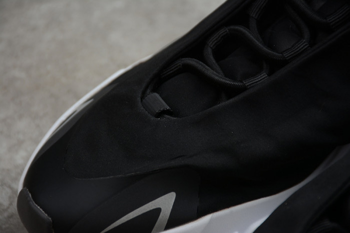 ad*s Y**zy boost 700 mnvn black and white  fv4445