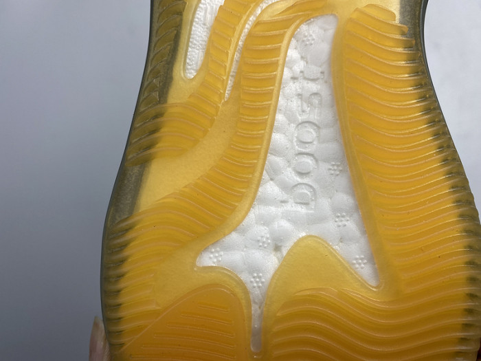ad*s Y**zy boost 380 