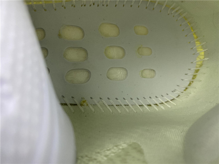 ad*s Y**zy boost 380 “calcite” gz8668