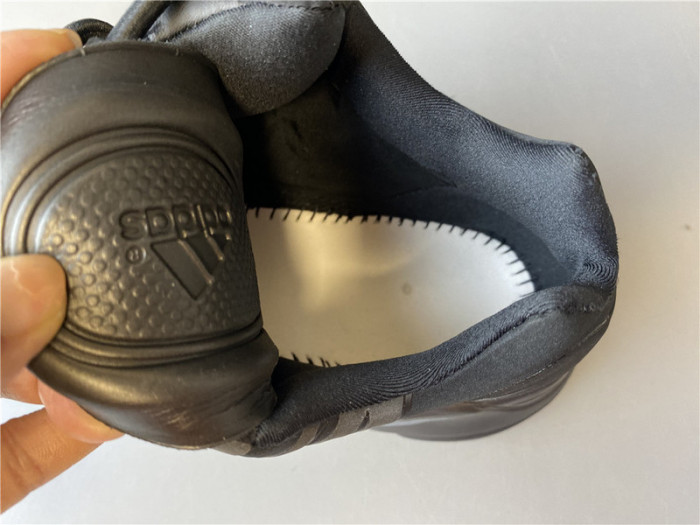 ad*s Y**zy boost 700 mnvn triple black - fv4440