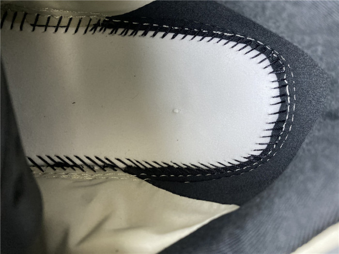 ad*s Y**zy boost 700 mnvn bone  fy3729