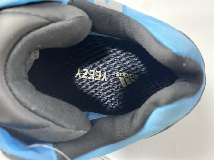 ad*s Y**zy boost 700 mnvn bright cyan gz3079