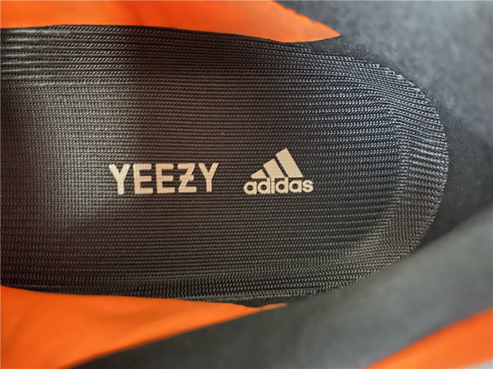 ad*s Y**zy boost 700 mnvn orange - fv3258