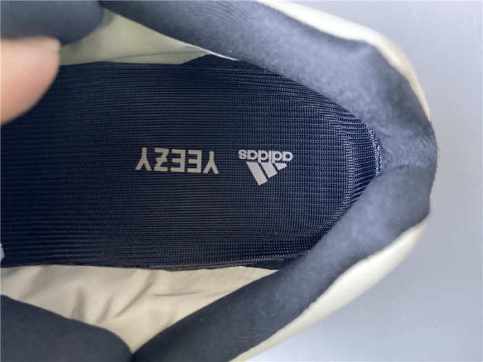 ad*s Y**zy boost 700 mnvn bone  fy3729