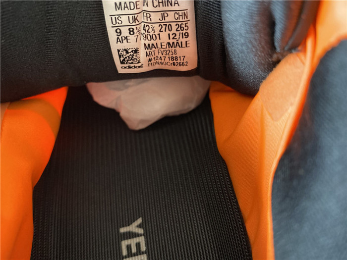 ad*s Y**zy boost 700 mnvn orange - fv3258