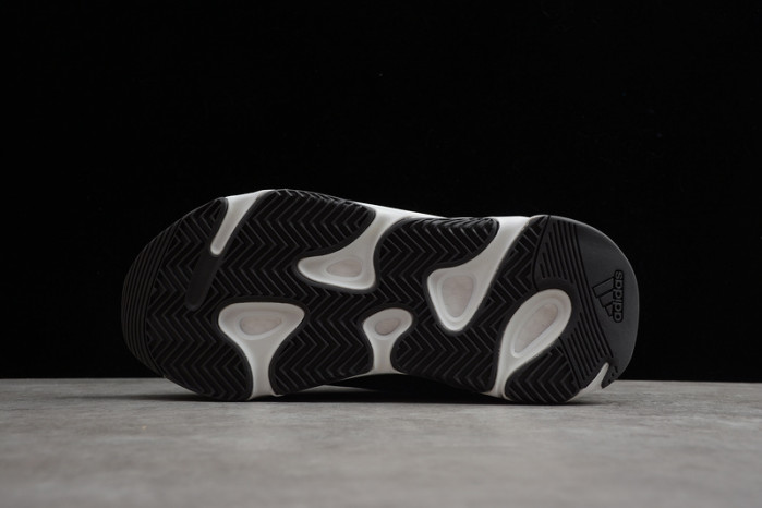 ad*s Y**zy boost 700 mnvn black and white  fv4445