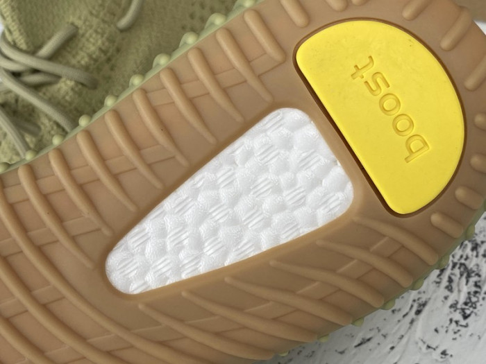 ad*s Y**zy boost 350 v2 sulfur fy5346