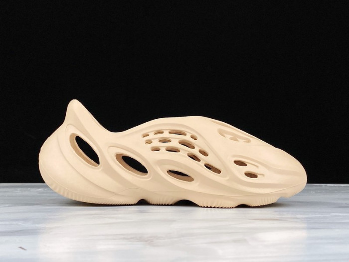 Y**zy foam runner fy- 4567